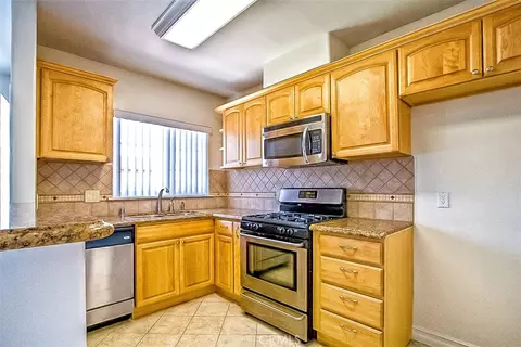 Kitchen - 131 E 21st St, Costa Mesa, CA 92627 photo 1 of 2