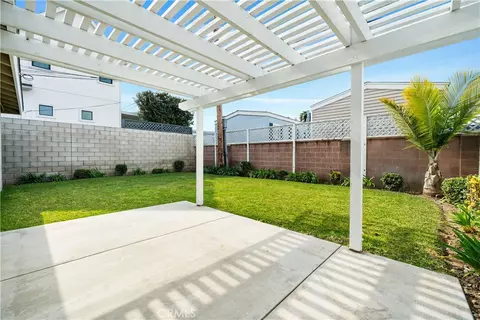 Exterior - 131 E 21st St, Costa Mesa, CA 92627 photo 6 of 7