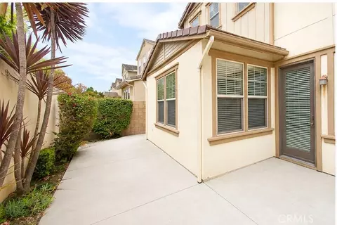 Exterior - 52 Shadowbrook, Irvine, CA 92604 photo 4 of 5