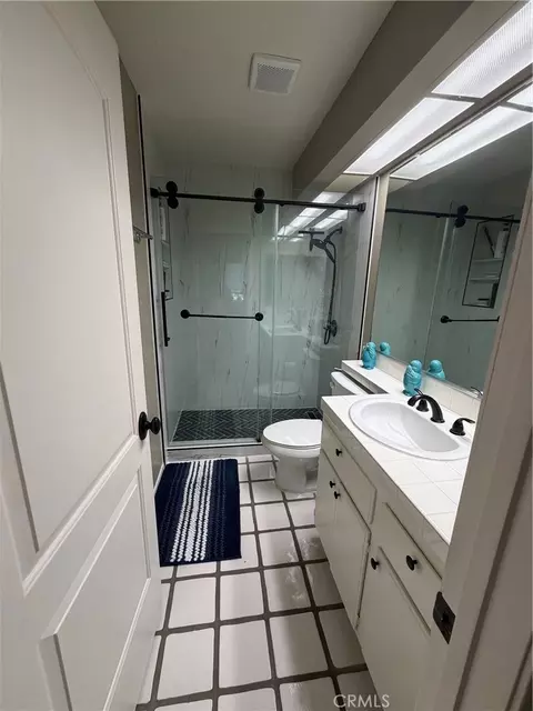 Bath - 2495 Paseo Circulo, Tustin, CA 92782 photo 2 of 3