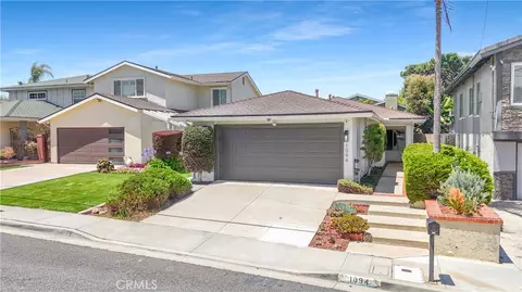 1094 Sea Blf, Costa Mesa, CA 92627