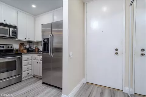 Entry Way - 1140 E Ocean Blvd #134, Long Beach, CA 90802 photo 2 of 3