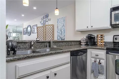 Kitchen - 1140 E Ocean Blvd #134, Long Beach, CA 90802 photo 3 of 5