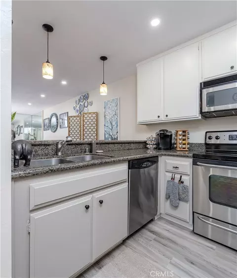 Kitchen - 1140 E Ocean Blvd #134, Long Beach, CA 90802 photo 2 of 5