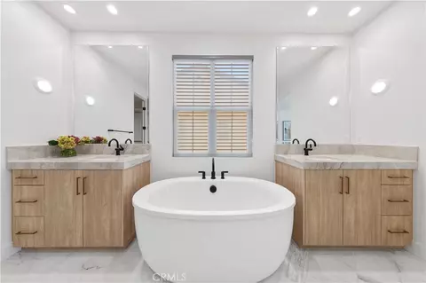 Bath - 149 Somera, Irvine, CA 92602 photo 3 of 6