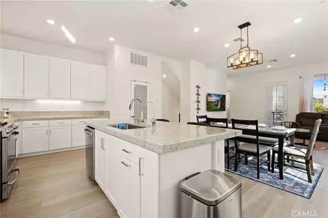 Kitchen - 257 Sash, Irvine, CA 92618 photo 4 of 5