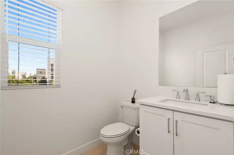 Bath - 257 Sash, Irvine, CA 92618 photo 3 of 3