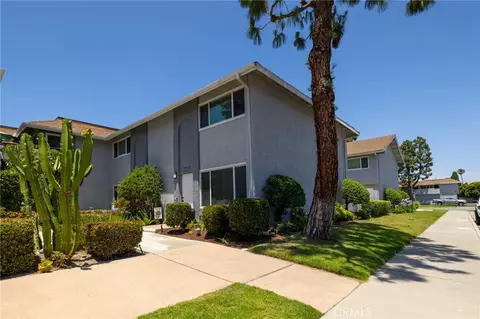 9717 Pettswood Apt 6 Dr, Huntington Beach, CA 92646