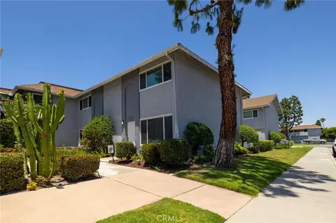 9717 Pettswood Apt 6 Dr, Huntington Beach, CA 92646