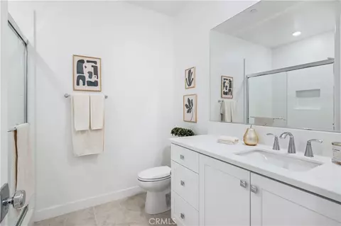 Bath - 175 Sash, Irvine, CA 92618 photo 3 of 4