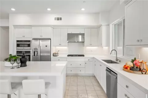 Kitchen - 175 Sash, Irvine, CA 92618 photo 1 of 6