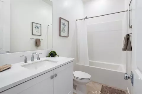 Bath - 175 Sash, Irvine, CA 92618 photo 2 of 4