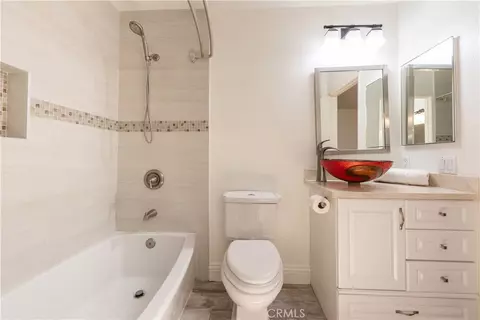 Bath - 249 Pineview, Irvine, CA 92620 photo 2 of 3