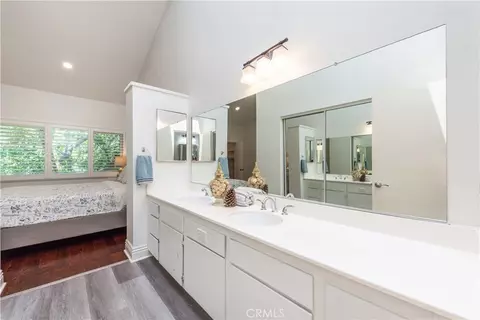 Bath - 249 Pineview, Irvine, CA 92620 photo 1 of 3