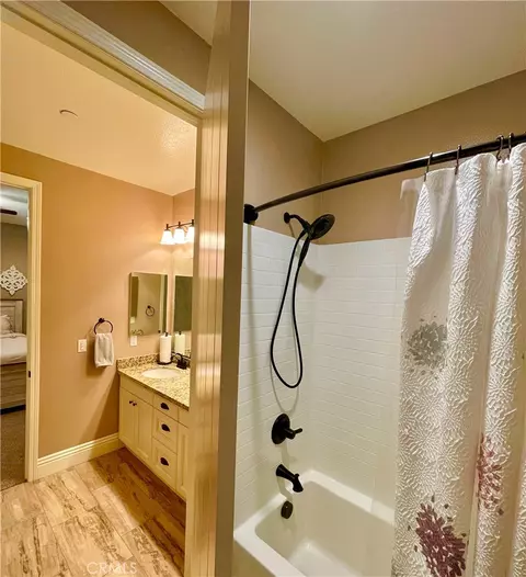 Bath - 12468 Locke, Riverside, CA 92503 photo 7 of 11