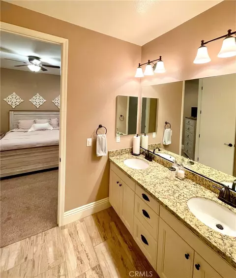 Bath - 12468 Locke, Riverside, CA 92503 photo 5 of 11