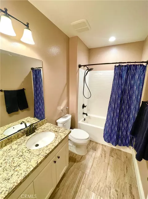 Bath - 12468 Locke, Riverside, CA 92503 photo 9 of 11