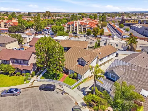 4891 Vista Dr, Huntington Beach, CA 92649