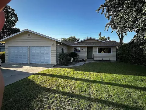 1046 W Princeton Ave, Visalia, CA 93277