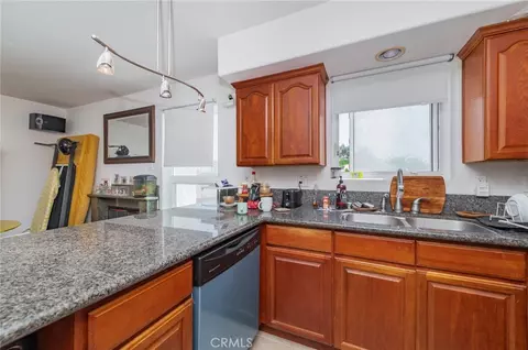 Kitchen - 636 E 220th, Carson, CA 90745 photo 3 of 4