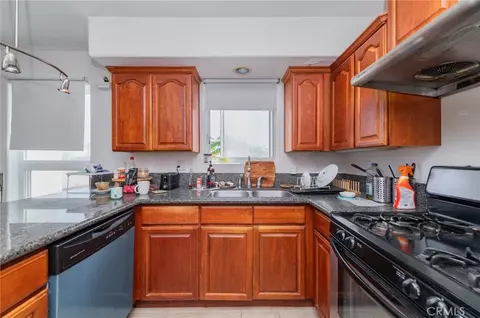 Kitchen - 636 E 220th, Carson, CA 90745 photo 2 of 4
