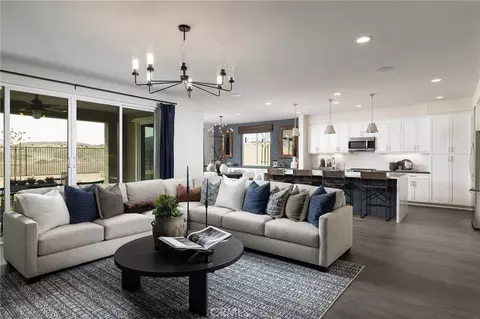 Living - 4065 Saddle Dr, Palmdale, CA 93551 photo 1 of 2