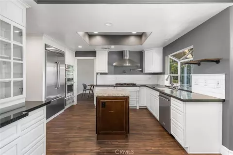 Kitchen - 1625 Arcata St, Redlands, CA 92374 photo 2 of 6