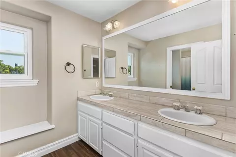 Bath - 1625 Arcata St, Redlands, CA 92374 photo 2 of 5