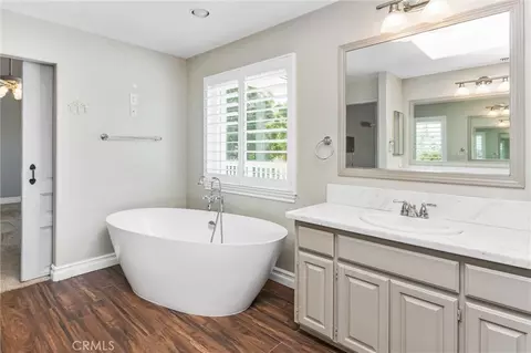 Bath - 1625 Arcata St, Redlands, CA 92374 photo 5 of 5