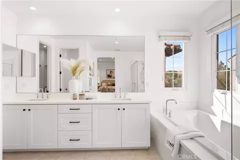 Bath - 217 Piazza, Irvine, CA 92602 photo 2 of 5