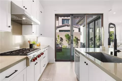 Kitchen - 217 Piazza, Irvine, CA 92602 photo 6 of 6