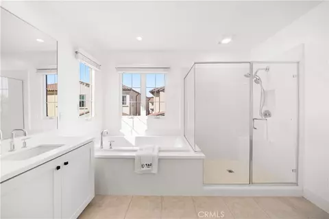 Bath - 217 Piazza, Irvine, CA 92602 photo 4 of 5