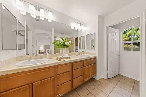 Bath - 76 Trailing Vine, Irvine, CA 92602 photo 2 of 4
