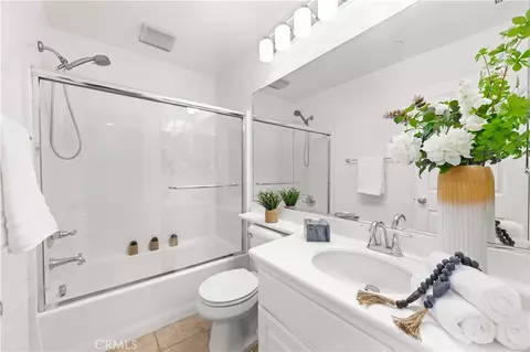 Bath - 76 Trailing Vine, Irvine, CA 92602 photo 4 of 4