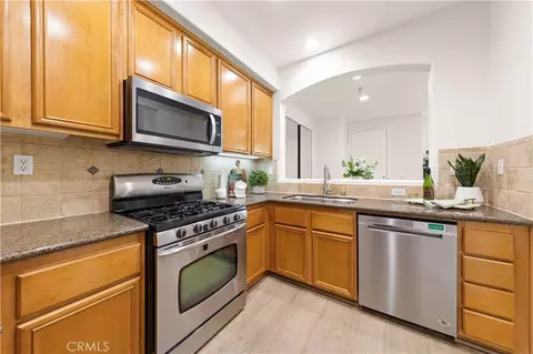 Kitchen - 76 Trailing Vine, Irvine, CA 92602 photo 3 of 4