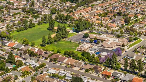 View/Area - 76 Trailing Vine, Irvine, CA 92602 photo 3 of 5