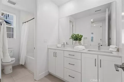 Bath - 121 Bosal, Irvine, CA 92618 photo 4 of 5