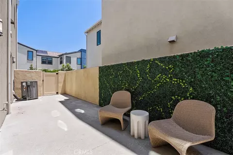 Exterior - 121 Bosal, Irvine, CA 92618 photo 4 of 10