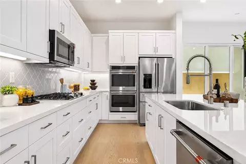 121 Bosal, Irvine, CA 92618