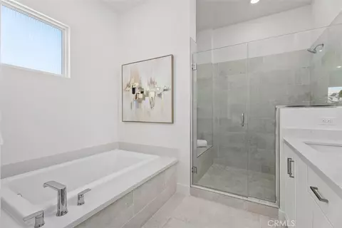 Bath - 121 Bosal, Irvine, CA 92618 photo 3 of 5