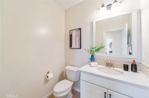 Bath - 68 Rose Arch, Irvine, CA 92620 photo 5 of 5