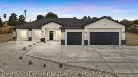 15561 Apple Valley Rd, Apple Valley, CA 92307