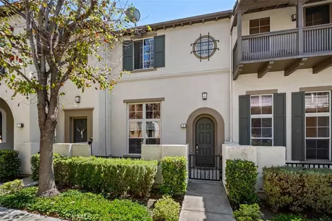 6 El Cajon, Irvine, CA 92602