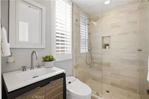 Bath - 8 N Bayleaf, Irvine, CA 92620 photo 2 of 12