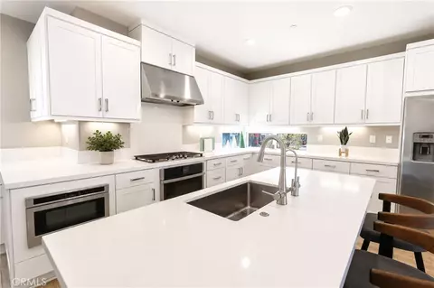 Kitchen - 253 Waypoint, Tustin, CA 92782 photo 2 of 4