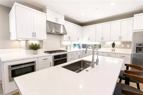Kitchen - 253 Waypoint, Tustin, CA 92782 photo 2 of 4