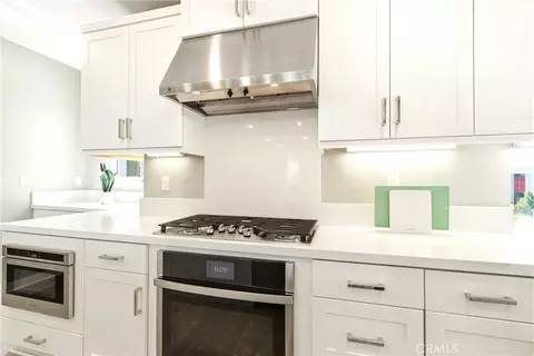 Kitchen - 253 Waypoint, Tustin, CA 92782 photo 4 of 4