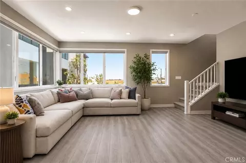 Living - 253 Waypoint, Tustin, CA 92782 photo 3 of 3