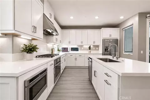 Kitchen - 253 Waypoint, Tustin, CA 92782 photo 3 of 4