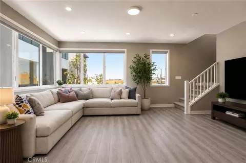 Living - 253 Waypoint, Tustin, CA 92782 photo 3 of 3